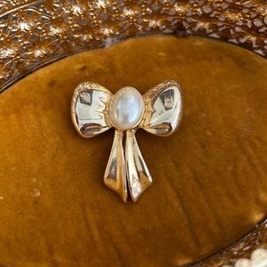 Vintage 80’s Elegant Gold Bow Brooch with Pearl Accent